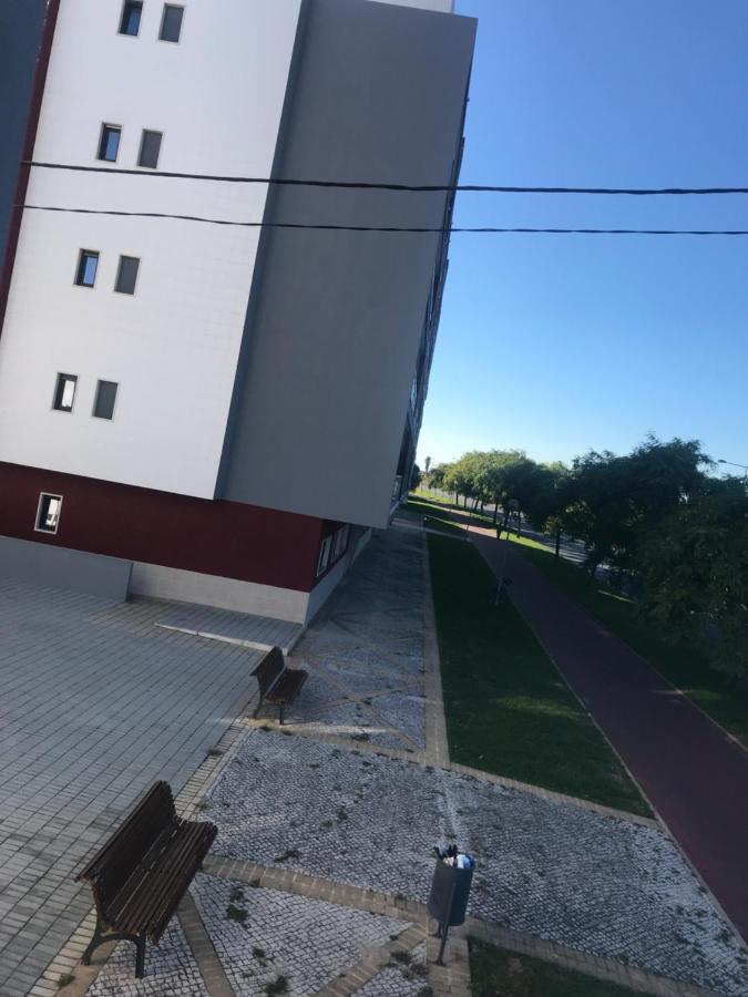 Modern Double Room With Private Balcony Montijo Bagian luar foto