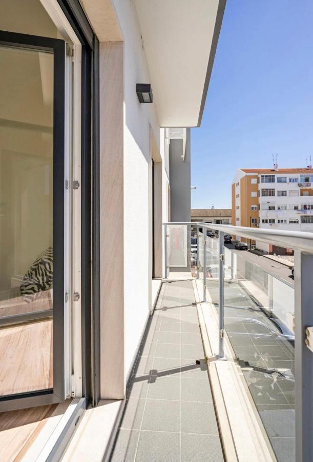 Modern Double Room With Private Balcony Montijo Bagian luar foto