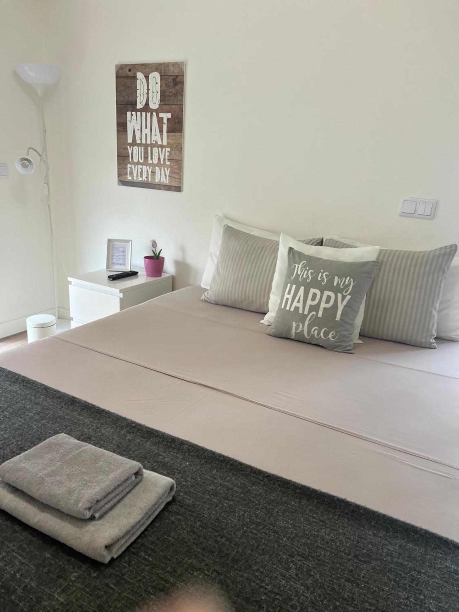Modern Double Room With Private Balcony Montijo Bagian luar foto
